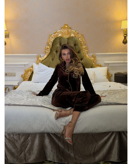 106 Домашній костюм із оксамиту з вишивкою