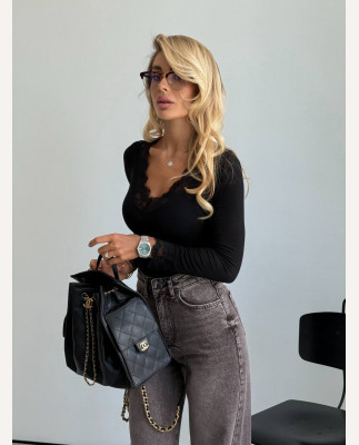 124 Лонгслів з мереживом