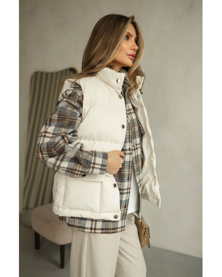 17 Жилетка пухова на кнопках водовідштовхувальна