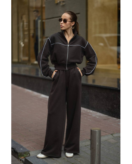 55 Костюм із трьохнитки з кантом