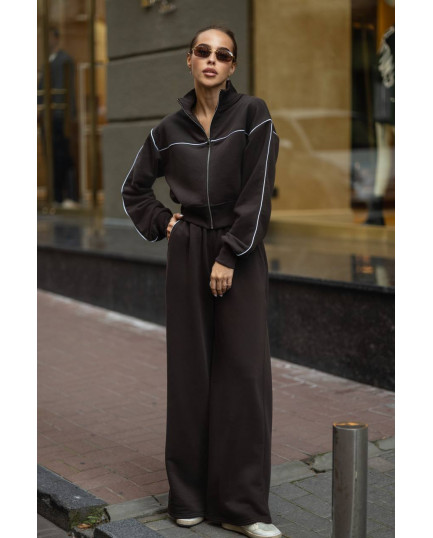 55 Костюм із трьохнитки з кантом