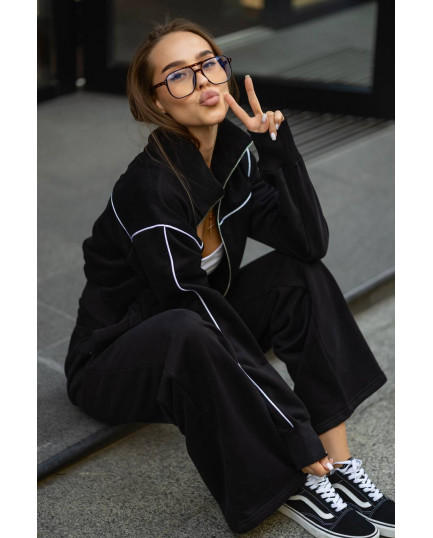 55 Костюм із трьохнитки з кантом