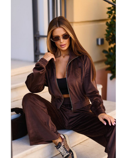 85 Костюм велюровий з вишивкою