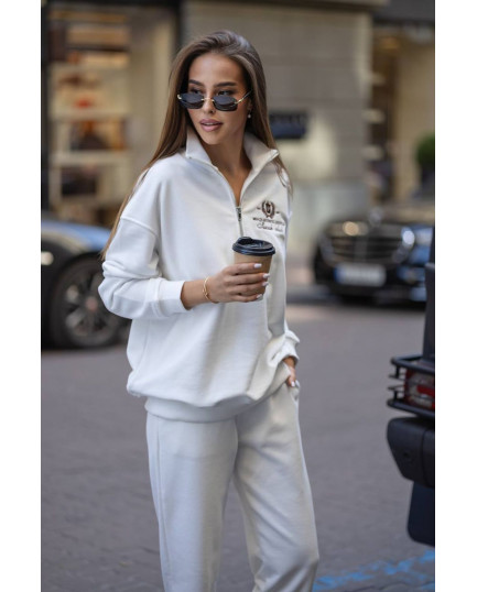 60 Спортивний костюм з короткою молнією з вишивкою