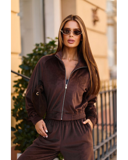 85 Костюм велюровий з вишивкою