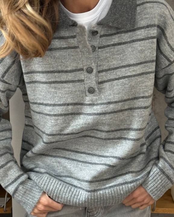 113 Світер в’язаний з маленькою смужкою