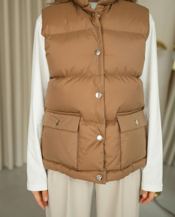 17 Жилетка пухова на кнопках водовідштовхувальна