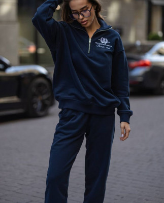 60 Спортивний костюм з короткою молнією з вишивкою