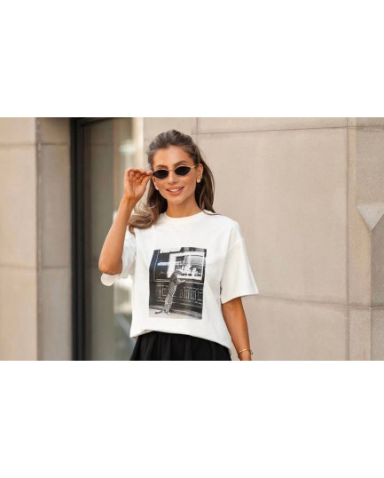 29 футболка молочна Леопард на задніх лапах