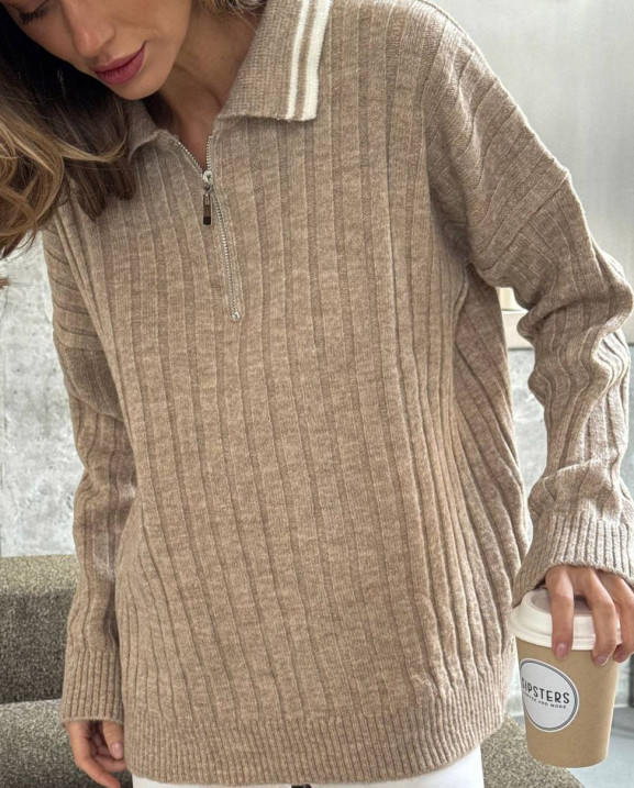 111 Світер в’язаний з молочним комірцем