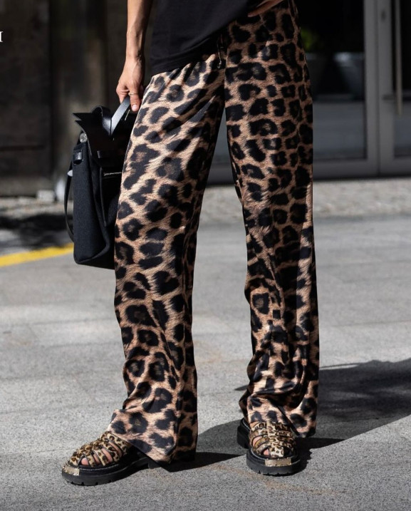 53 Штани шовкові