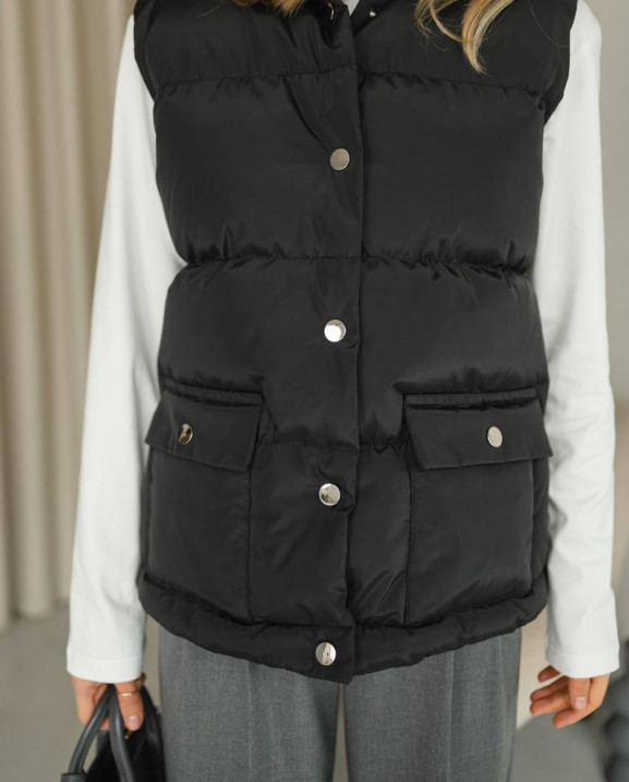 17 Жилетка пухова на кнопках водовідштовхувальна