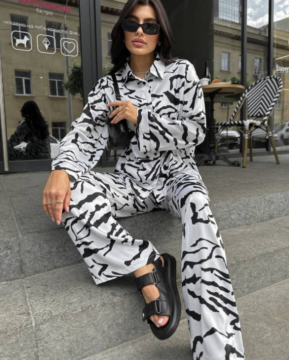 37 костюм шовковий зі штанами