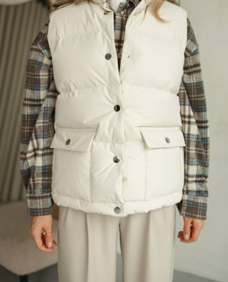 17 Жилетка пухова на кнопках водовідштовхувальна