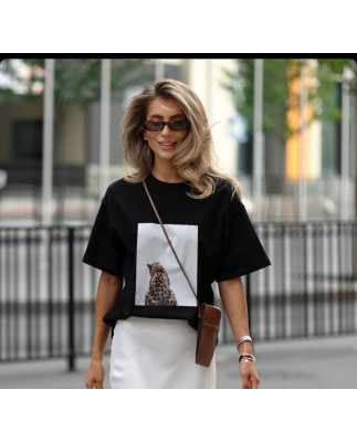 29 футболка чорна леопард спиной на білому фоні 29 футболка чорна леопард спиной на білому фоні