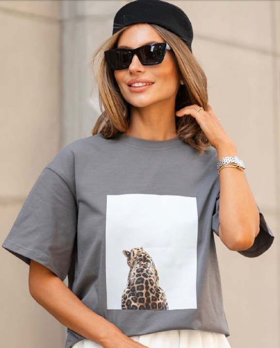 29 футболка сіра леопард спиной на білому фоні